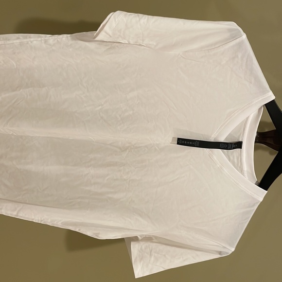 T-shirt - Picture 2 of 4